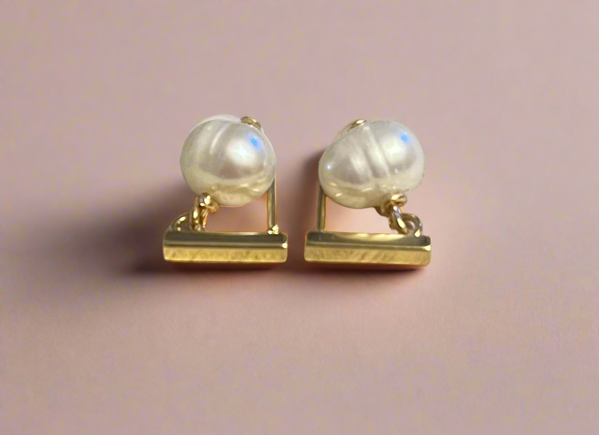 The Modern Classic - Fresh water pearl earrings