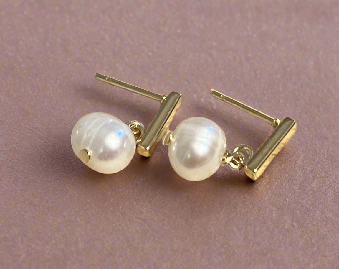The Modern Classic - Fresh water pearl earrings